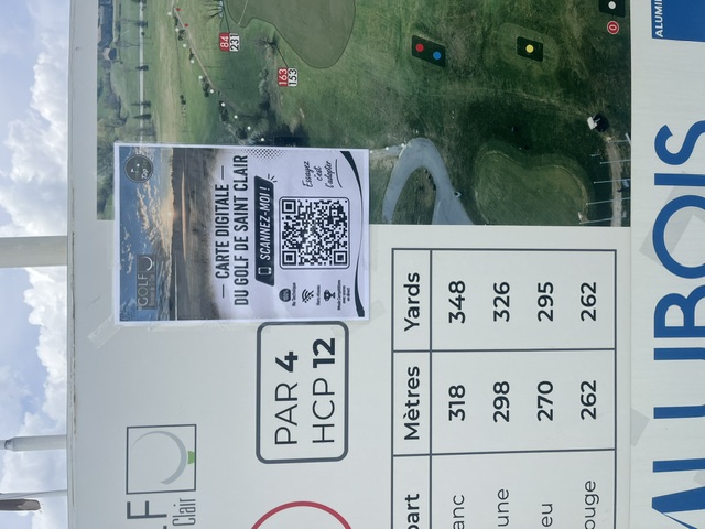 QR Code TapTee installé au départ d'un trou du Golf de Saint-Clair