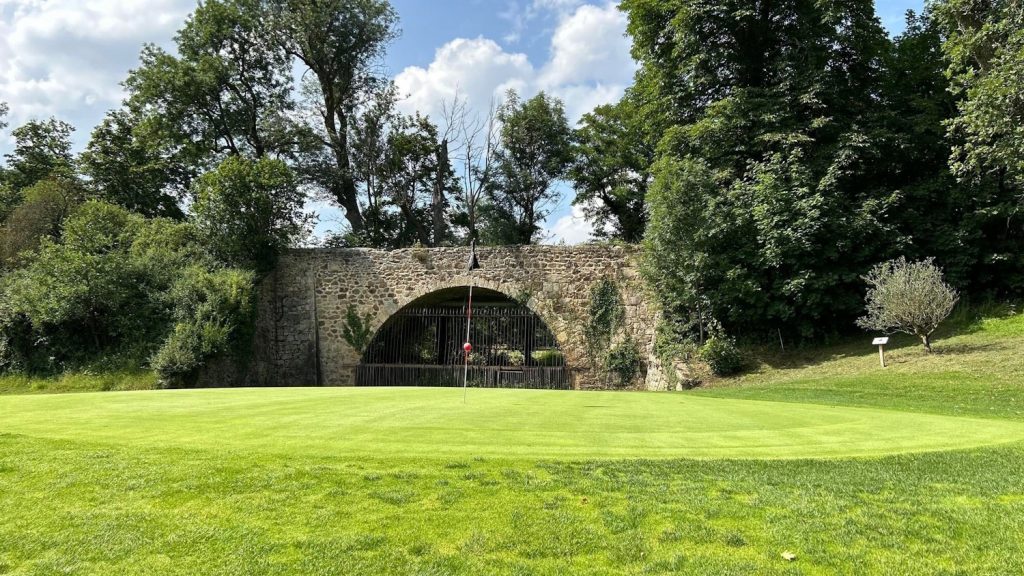 terrain parcours golf du domaine de Saint clair annonay ardeche