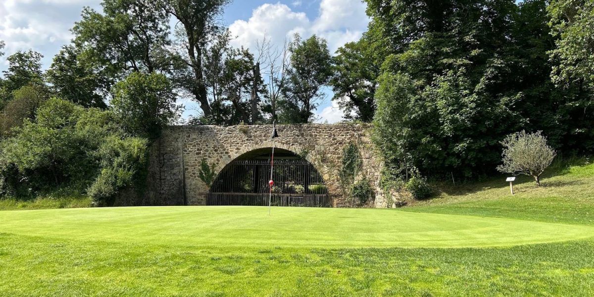 terrain parcours golf du domaine de Saint clair annonay ardeche